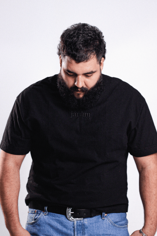 Boxy Tee Logo Bordada Preta